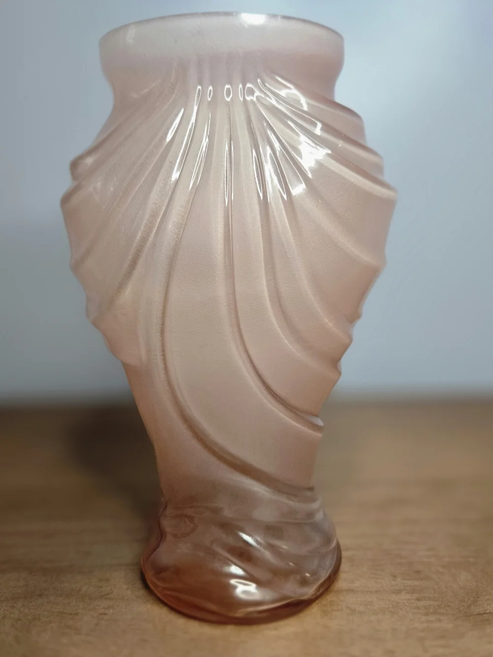 Vintage Teleflora Pink Opaque Draped Glass Flower Vase Swirled 8” Elegant Drape